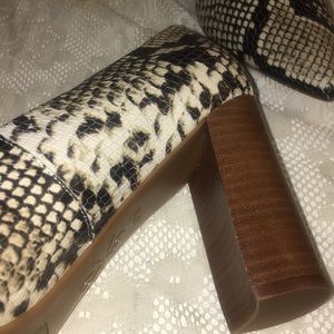 snakeskin pumps nine west